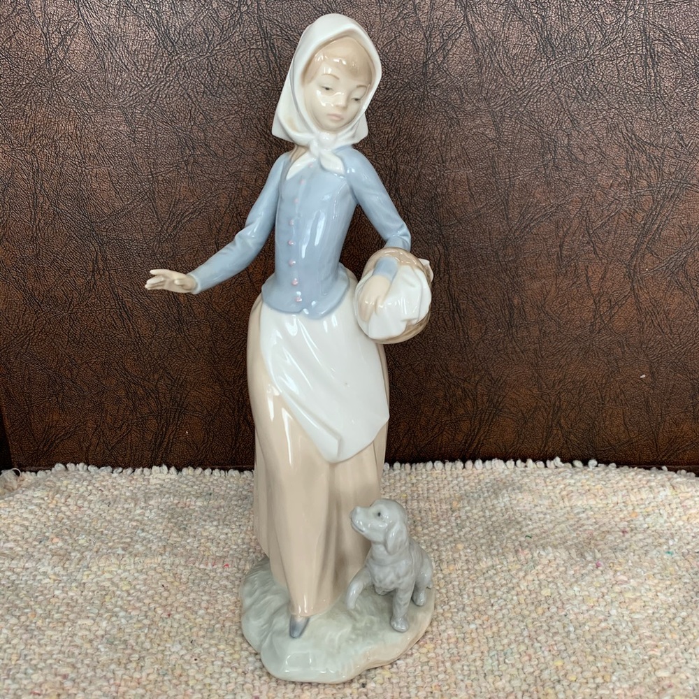 Llardo figurine